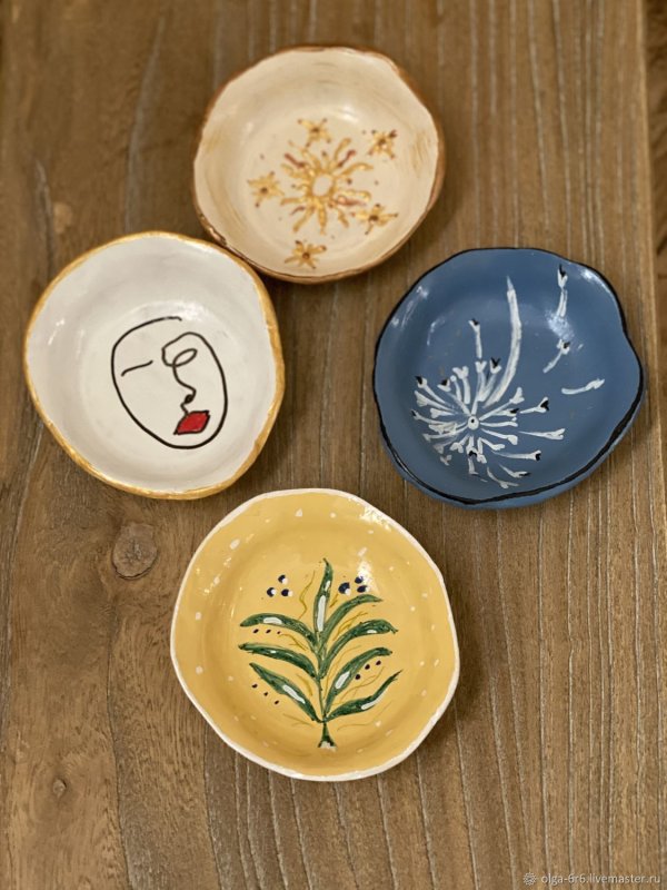 Декор тарелки из глины