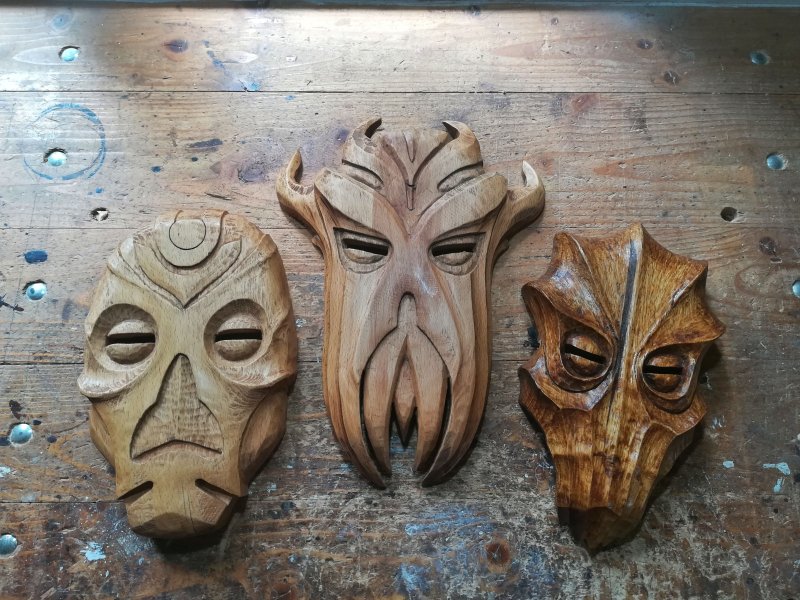 Настенные маски из дерева