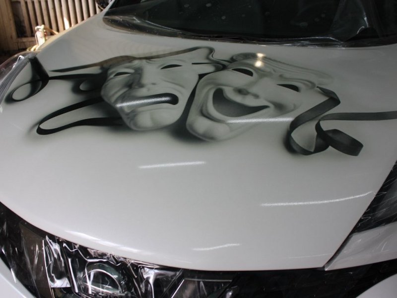 Аэрография на капоте авто