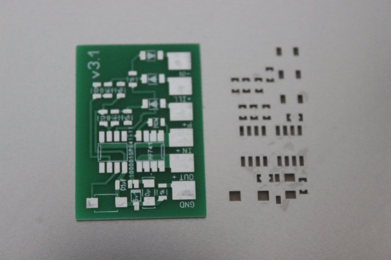 Нанесение паяльной пасты через трафарет