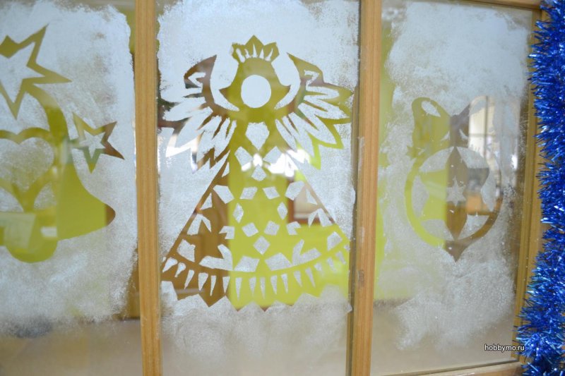 Рисунки на окнах зубной пастой