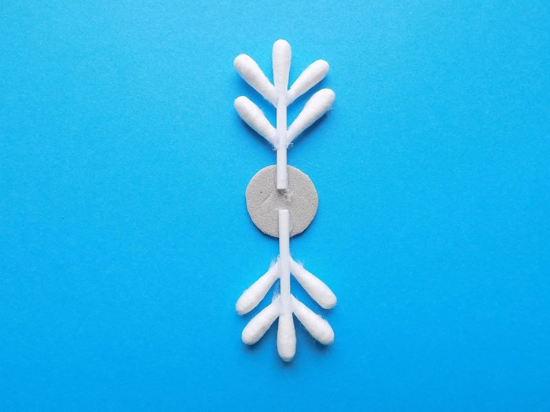Снежинска из ватных палочек