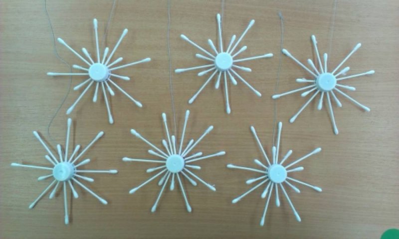 Снежинка из ватных палочек
