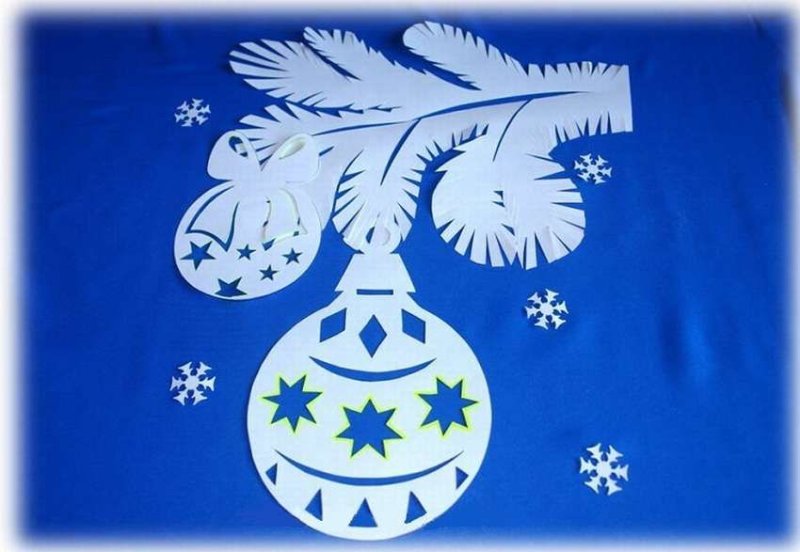 Новогодние украшения на окна ветки