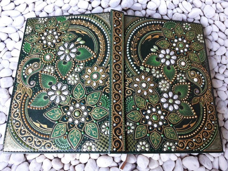 Точечная роспись ежедневника