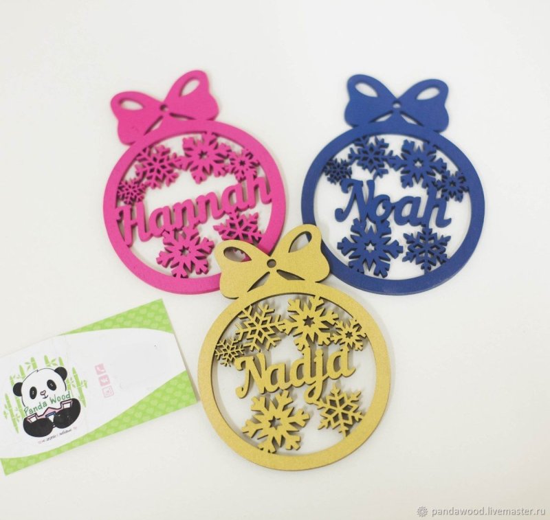 Деревянные игрушки на елку с именами