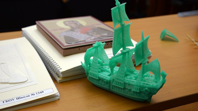 Модель корабля на 3д принтере