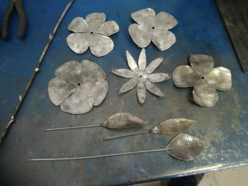 Лепесток розы из металла