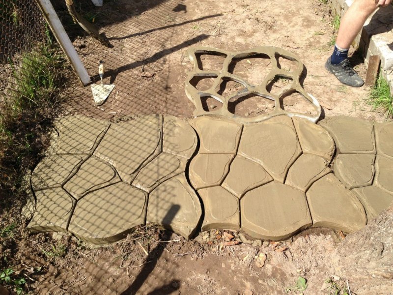 Форма для бетонных дорожек