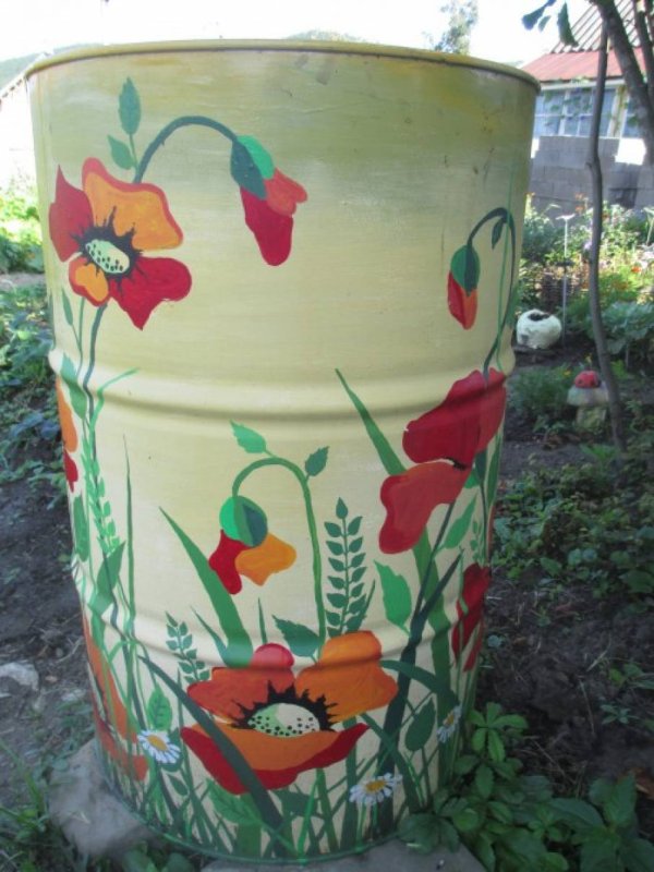 Бочки на даче разукрасить