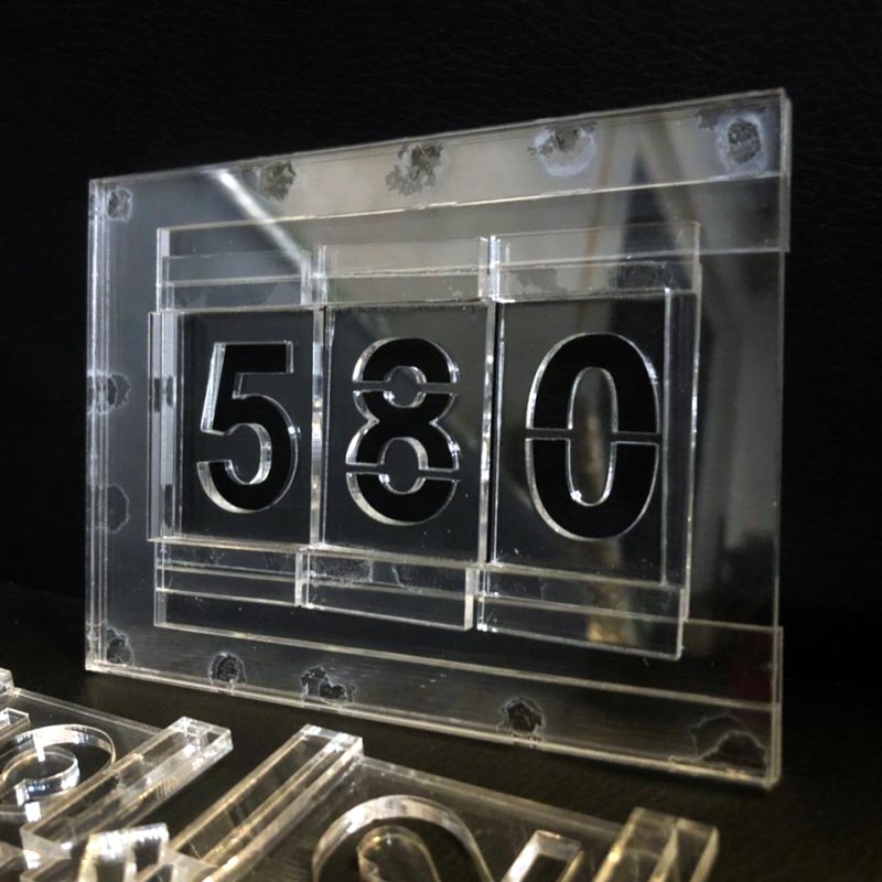 Цифры из оргстекла