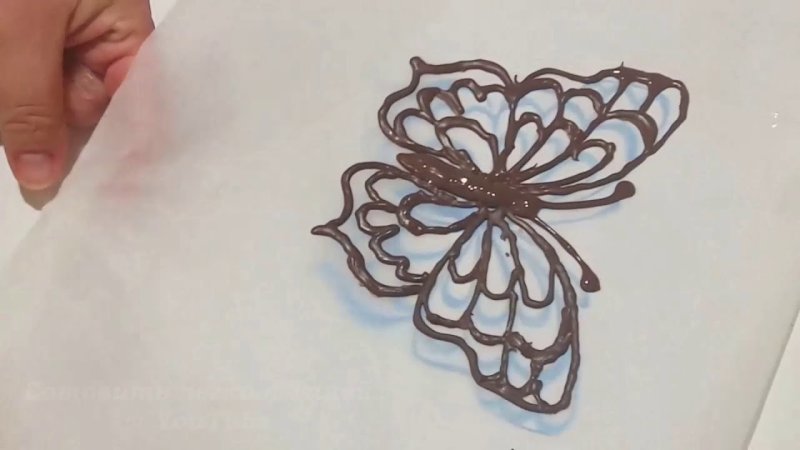 Бабочки из шоколада на торт