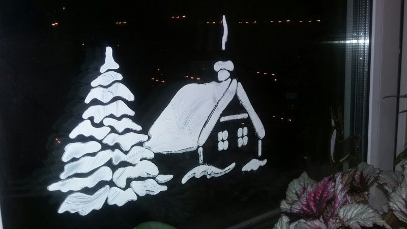 Елочка на окне зубной пастой