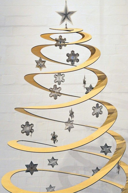 Спиральная елка из картона