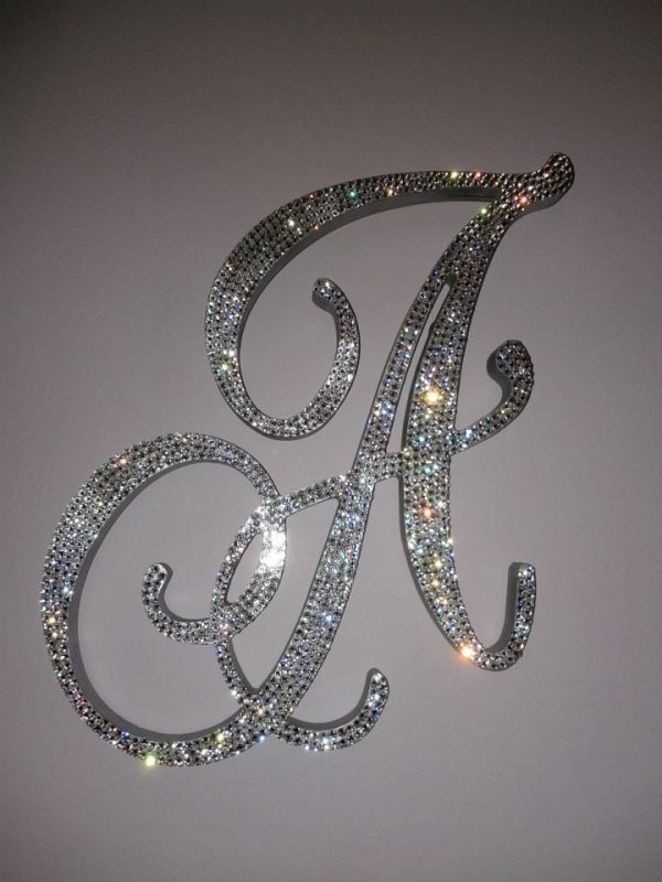 Красивая буква в стразами
