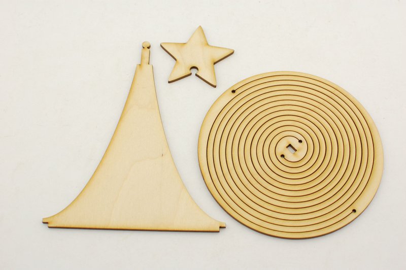 Спиралевидная елка из фанеры