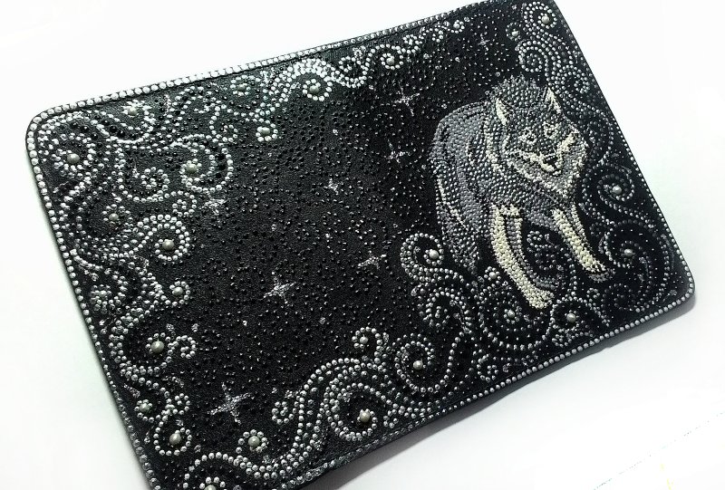 Обложка на паспорт со стразами