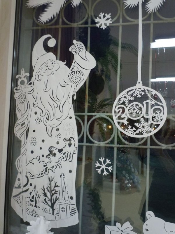 Вытынанки на окна занавески из снежинок