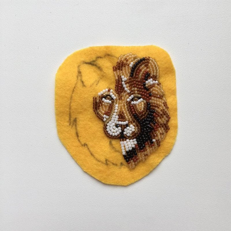 Брошка Лев из бисера