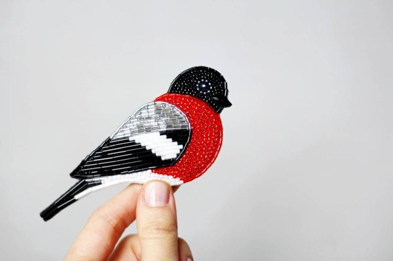 Снегирь бисером брошь