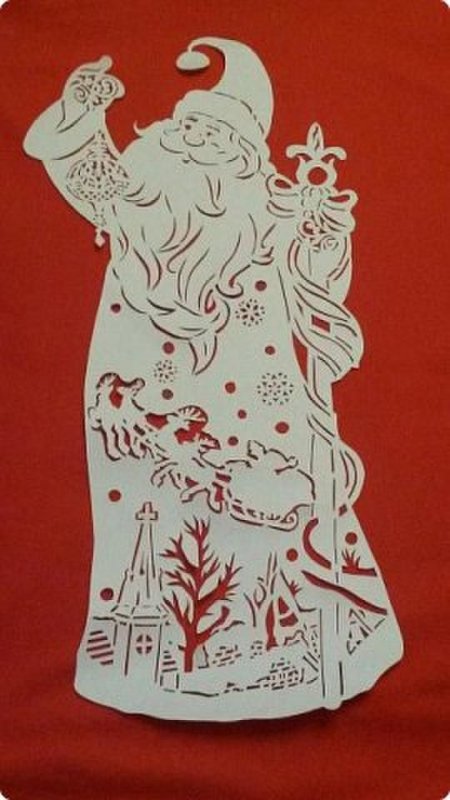 Вырезалка дед Мороз с ведром на окно