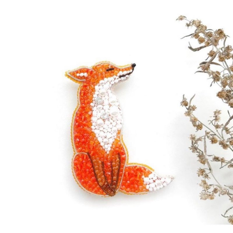Брошка Лисичка из бисера