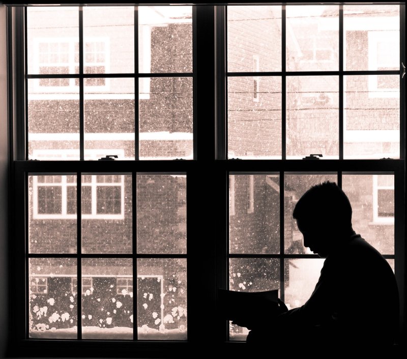 Человек у окна