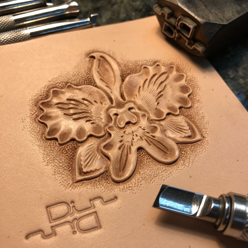 Тиснение на коже