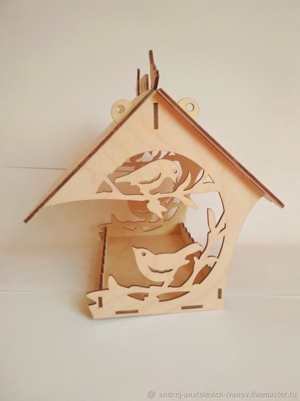 Резная кормушка