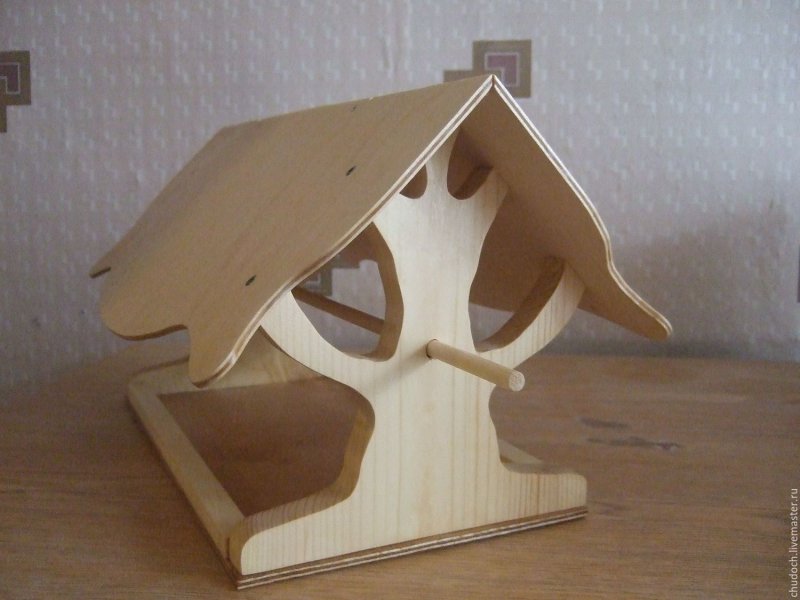 Кормушка для птиц фанера