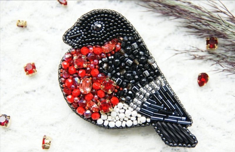 Брошь Снегирь из бисера