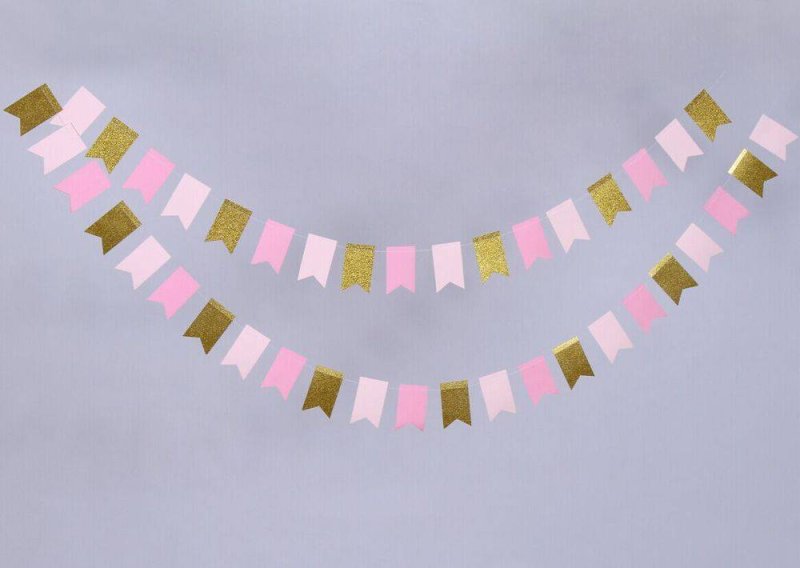 Гирлянда из бумажных флажков