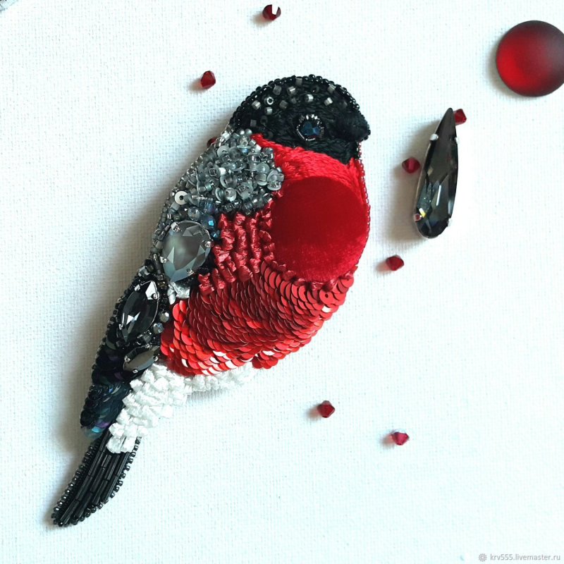 Брошь красное с черным