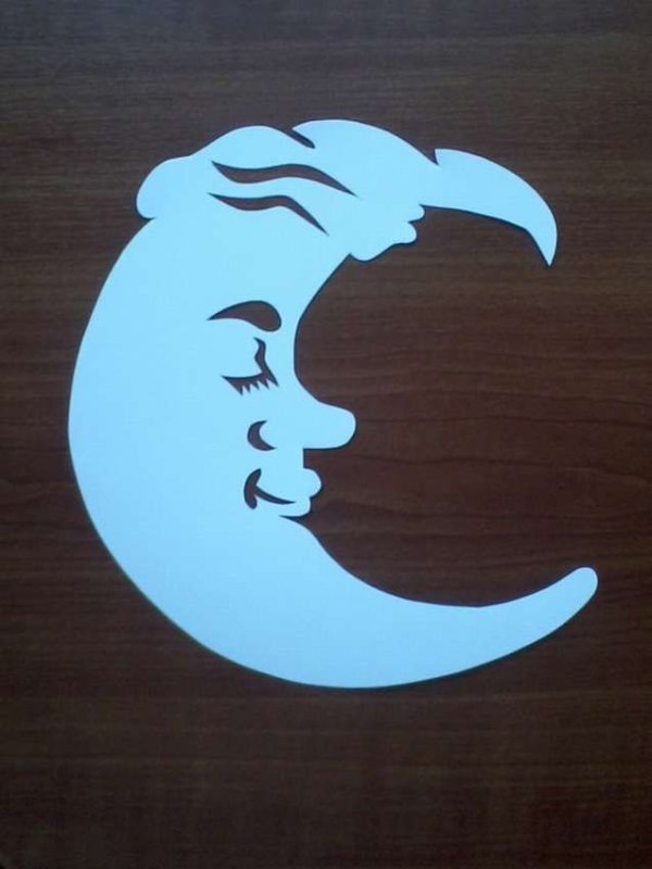 Месяц на окно из бумаги