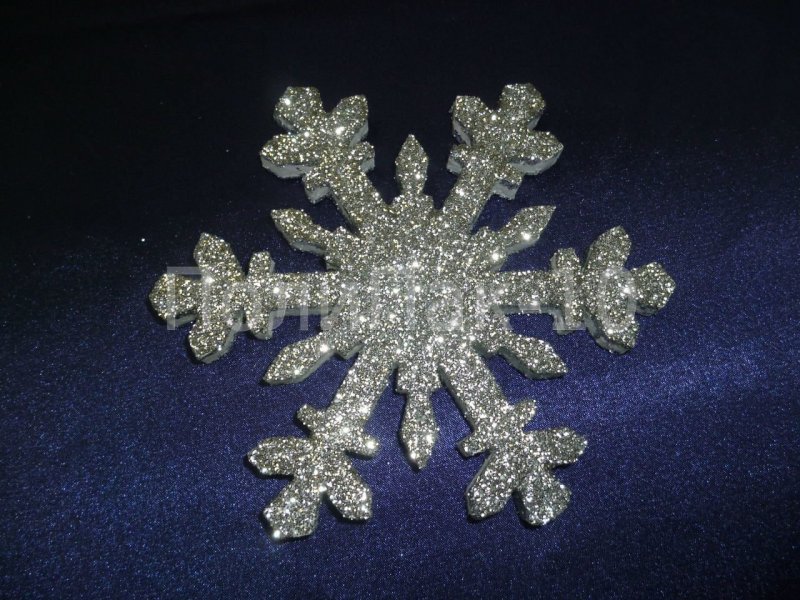 Снежинки из утеплителя блестящего