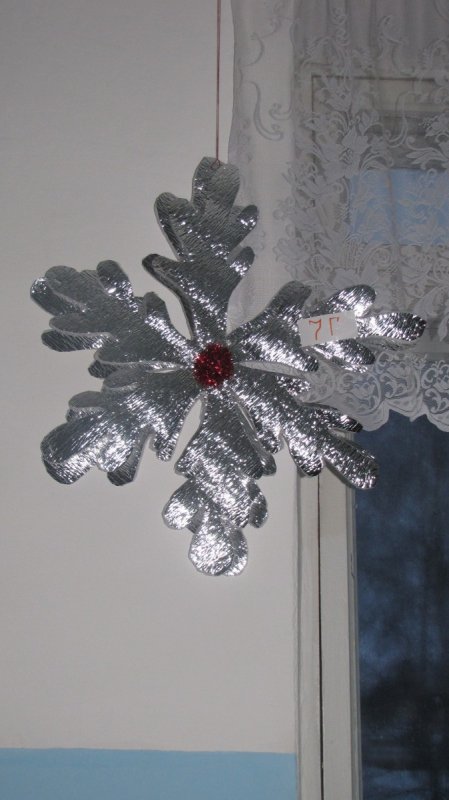 Снежинки из фольгоизолона