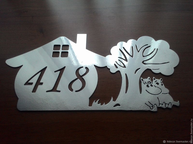 Табличка с номером квартиры на дверь