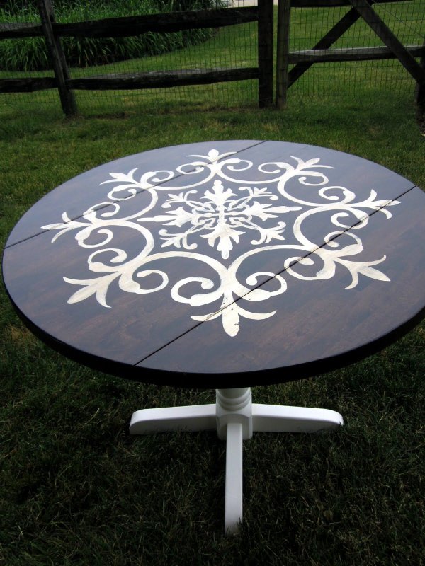 Орнамент для круглого стола