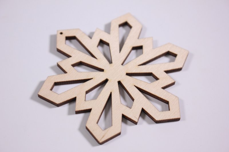 Снежинка из фанеры