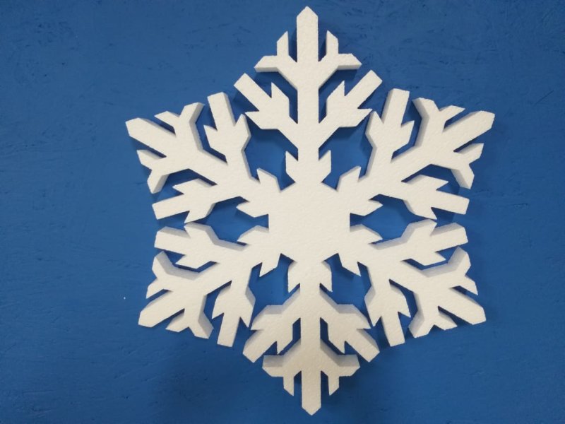 Пенопластовые снежинки