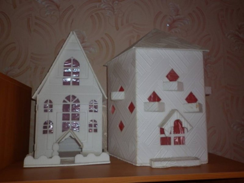 Домик из потолочных плит