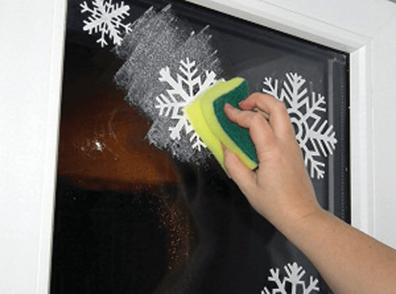 Рисунки на окнах зубной пастой