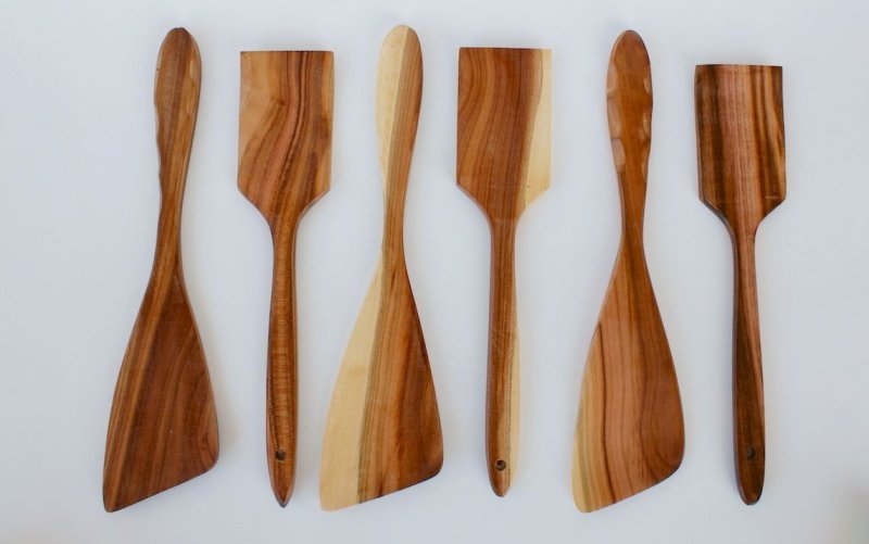 Кухонная лопатка из дерева