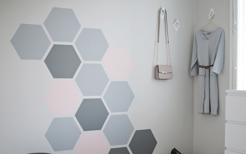 Геометрические фигуры на стене