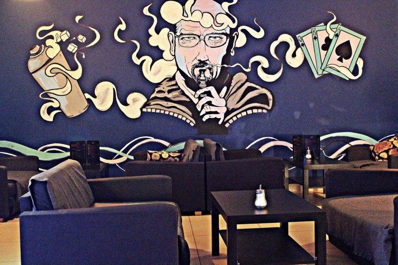 Украшение стен в кальянной