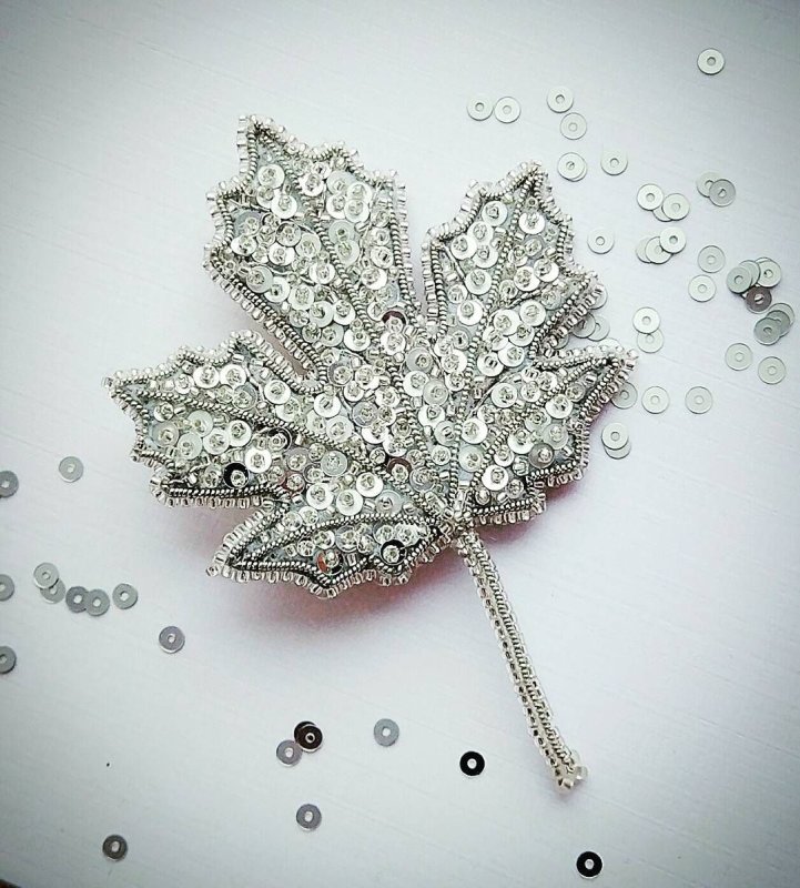 Брошь из бисера