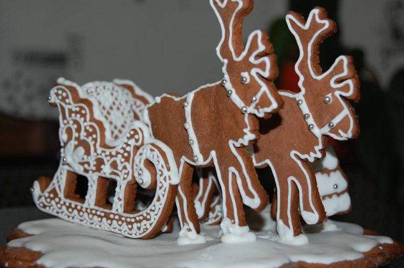 Пряничные сани с оленями