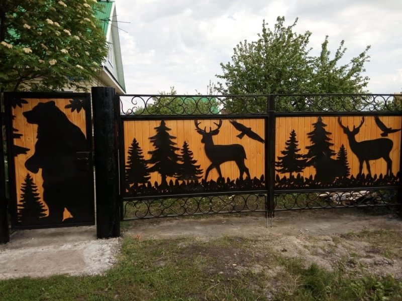 Резные ворота из металла