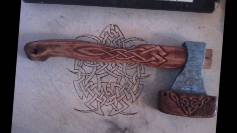 Узор на топорище резьба по дереву