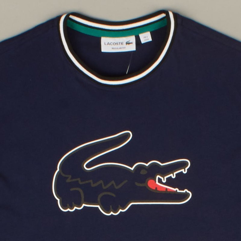 Lacoste с большим логотипом